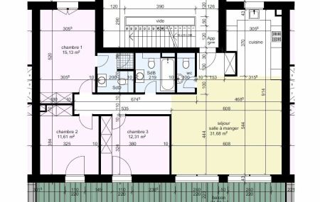 Appartement de 5 pièces situé au 1er étage d'un petit immeuble