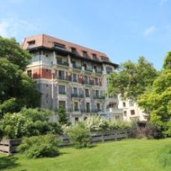 Appartement avec cachet de 6,5 pièces avec balcon proche du parc Geisendorf