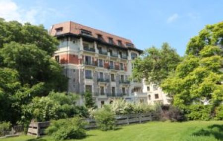 Appartement avec cachet de 6,5 pièces avec balcon proche du parc Geisendorf