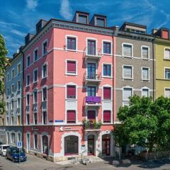 Grosszügige 2-Zimmer Dachwohnung