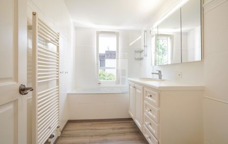 Spacieuse villa mitoyenne de 5 pièces + sous-sol avec jardin privatif