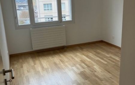 Appartement de 6 pièces au 3ème étage - NATIONS