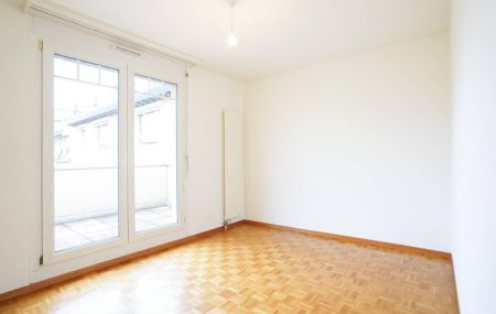 ATTIQUE de 5 pièces au 8ème étage avec accès direct par l'ascenseur