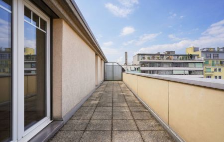 ATTIQUE de 5 pièces au 8ème étage avec accès direct par l'ascenseur