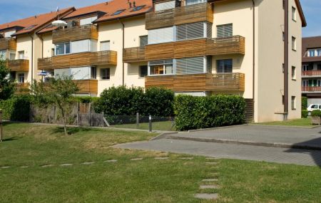 Appartement de 4 pièces en rez-de-chaussée avec jardin.