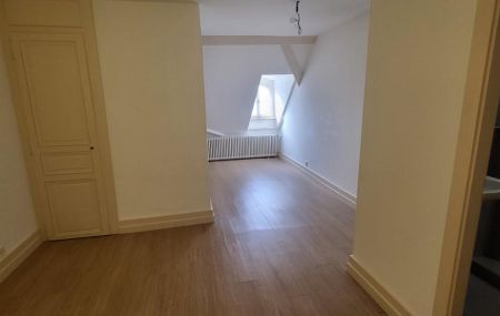 Belle chambre de bonne sous le toit