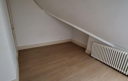 Belle chambre de bonne sous le toit
