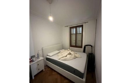 Charmant 3 pièces dans une rue piétonne au coeur de Plainpalais. Visite groupée le 16.06.25 à 10h00 devant l'immeuble.