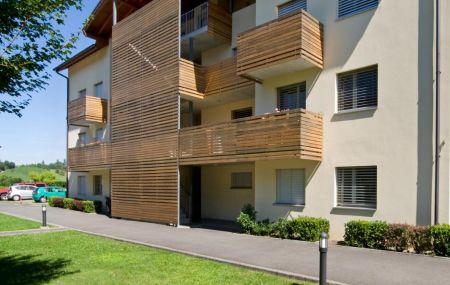 Appartement de 4 pièces en rez-de-chaussée avec jardin.