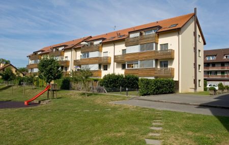 Appartement de 4 pièces en rez-de-chaussée avec jardin.
