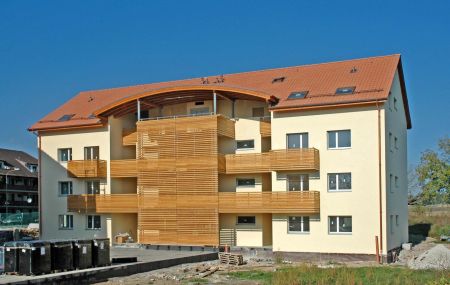 Appartement de 4 pièces en rez-de-chaussée avec jardin.