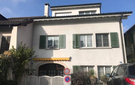 Appartement de 2 pièces au 2ème et dernier étage d'un petit immeuble