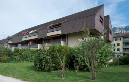 Appartement de 2.5 pièces au rez suppérieur avec balcon