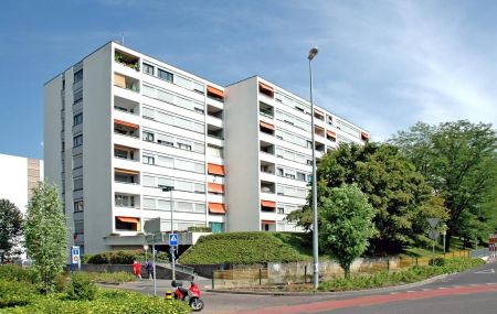 appartement de 3 pièces, lumineux, au 6ème étage.