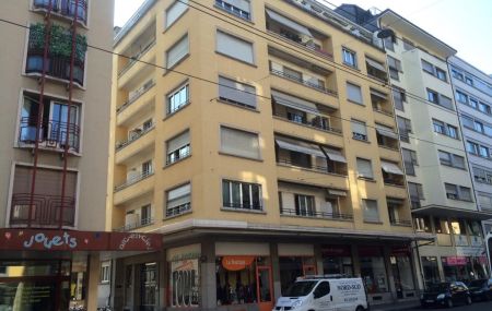 Bel appartement 3 pièces + chambrette avec balcon au 2ème étage.
