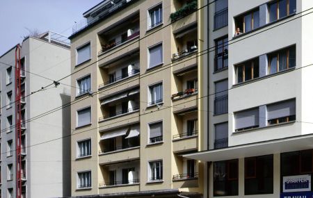 Bel appartement 3 pièces + chambrette avec balcon au 2ème étage.
