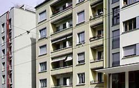 Bel appartement 3 pièces + chambrette avec balcon au 2ème étage.