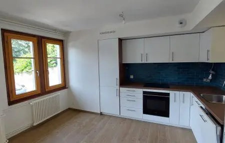 Très belle maison de village de 146m2 environ dont l'intérieur a été entièrement rénové sans balcon