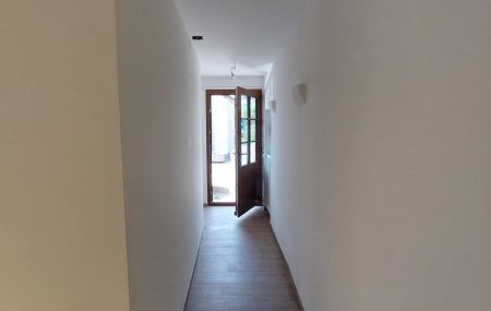 Très belle maison de village de 146m2 environ dont l'intérieur a été entièrement rénové sans balcon