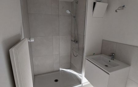 Très belle maison de village de 146m2 environ dont l'intérieur a été entièrement rénové sans balcon