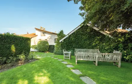 Maison de charme rénovée et meublée de 8 pièces à Meinier