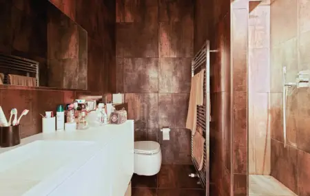 Maison de charme rénovée et meublée de 8 pièces à Meinier