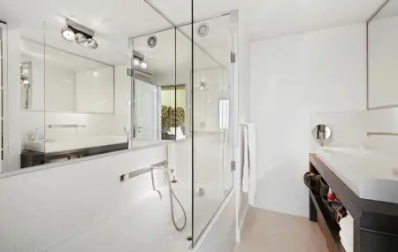 Maison de charme rénovée et meublée de 8 pièces à Meinier