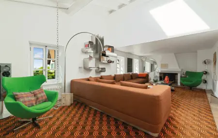 Maison de charme rénovée et meublée de 8 pièces à Meinier