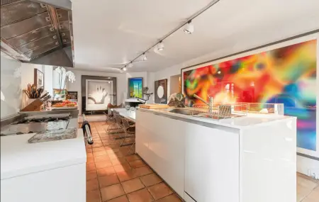 Maison de charme rénovée et meublée de 8 pièces à Meinier