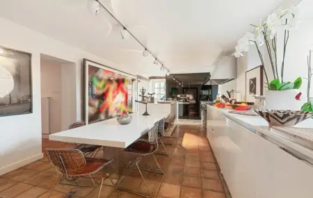 Maison de charme rénovée et meublée de 8 pièces à Meinier