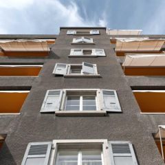 Appartement de 3 pièces d'environ 57 m2 avec 2 balcons au 2ème étage.