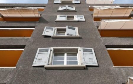Appartement de 3 pièces d'environ 57 m2 avec 2 balcons au 2ème étage.