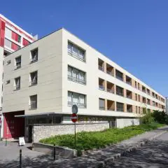Appartement de 5 pièces au 1er étage  avec accès direct par l'ascenseur