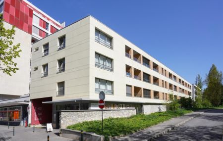Appartement de 5 pièces au 1er étage  avec accès direct par l'ascenseur