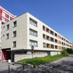 Appartement de 5 pièces au 1er étage  avec accès direct par l'ascenseur