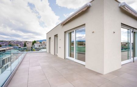 Rare à la location, magnifique attique au coeur de la ville