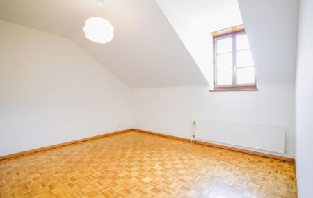 Dans un cadre de vie charmant au coeur de Carouge.  Appartement de 4.5 pièces au 3ème étage