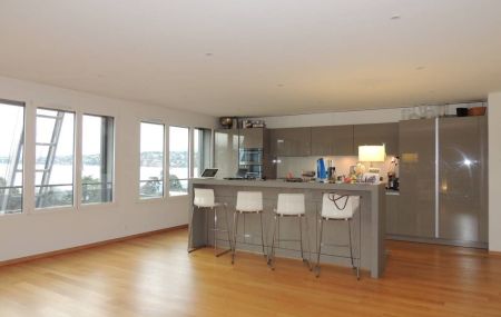 Appartement traversant (2 chambres à coucher) avec vue imprenable sur le lac