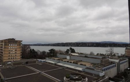 Appartement traversant (2 chambres à coucher) avec vue imprenable sur le lac