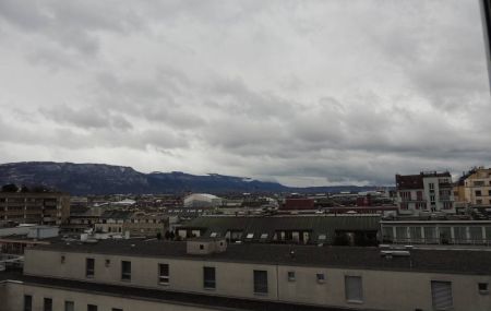 Appartement traversant (2 chambres à coucher) avec vue imprenable sur le lac