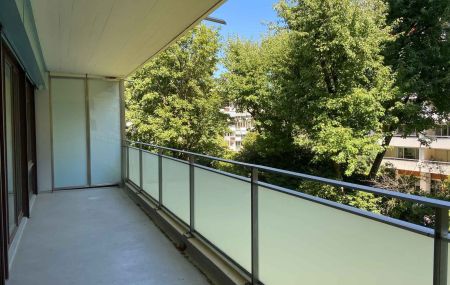 Appartement de 5 pièces avec balcons à Malagnou