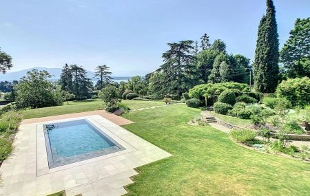 EXCEPTIONNELLE VILLA NEUVE AVEC VUE LAC