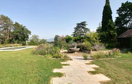 EXCEPTIONNELLE VILLA NEUVE AVEC VUE LAC