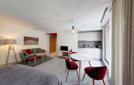 RÉSIDENCE MEUBLÉE DE STANDING "PETITE COUR" STUDIOS AVEC SERVICES HÔTELIERS - AUBERGINE