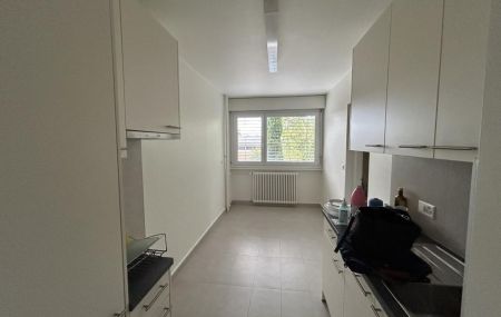 Bel appartement rénové de 4 pièces au 1er étage