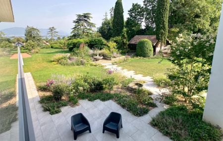 EXCEPTIONNELLE VILLA NEUVE AVEC VUE LAC