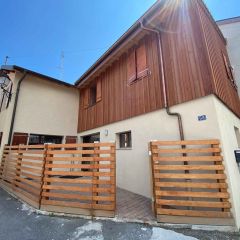 Maison de village rénovée de 8 pièces à Plan-les-Ouates