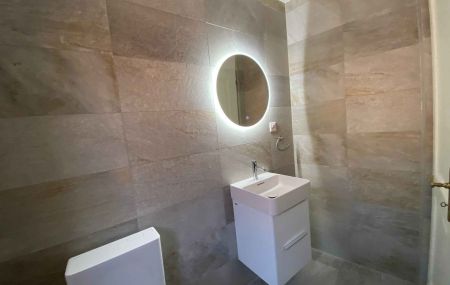 Maison de village rénovée de 8 pièces à Plan-les-Ouates