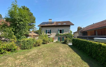 Maison de village jumelée de 6 pièces avec jardin à Veyrier