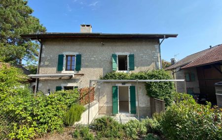 Maison de village jumelée de 6 pièces avec jardin à Veyrier
